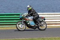 Vintage-motorcycle-club;eventdigitalimages;mallory-park;mallory-park-trackday-photographs;no-limits-trackdays;peter-wileman-photography;trackday-digital-images;trackday-photos;vmcc-festival-1000-bikes-photographs