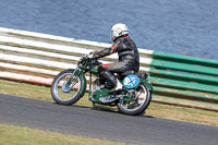 Vintage-motorcycle-club;eventdigitalimages;mallory-park;mallory-park-trackday-photographs;no-limits-trackdays;peter-wileman-photography;trackday-digital-images;trackday-photos;vmcc-festival-1000-bikes-photographs