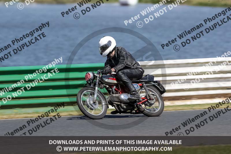Vintage motorcycle club;eventdigitalimages;mallory park;mallory park trackday photographs;no limits trackdays;peter wileman photography;trackday digital images;trackday photos;vmcc festival 1000 bikes photographs