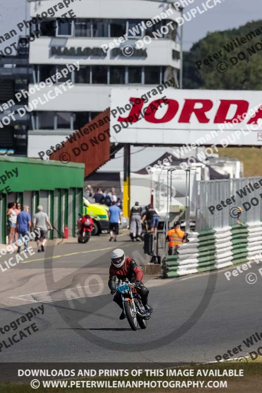 Vintage motorcycle club;eventdigitalimages;mallory park;mallory park trackday photographs;no limits trackdays;peter wileman photography;trackday digital images;trackday photos;vmcc festival 1000 bikes photographs
