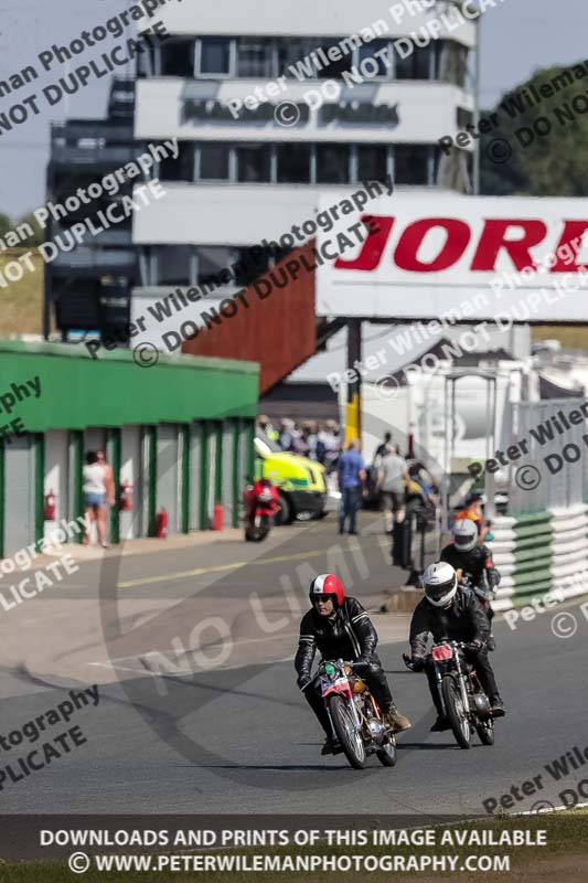 Vintage motorcycle club;eventdigitalimages;mallory park;mallory park trackday photographs;no limits trackdays;peter wileman photography;trackday digital images;trackday photos;vmcc festival 1000 bikes photographs