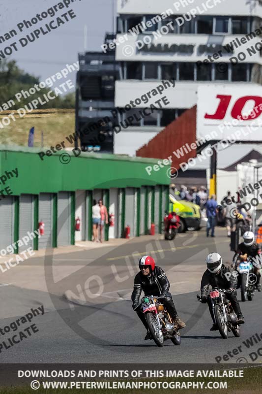 Vintage motorcycle club;eventdigitalimages;mallory park;mallory park trackday photographs;no limits trackdays;peter wileman photography;trackday digital images;trackday photos;vmcc festival 1000 bikes photographs