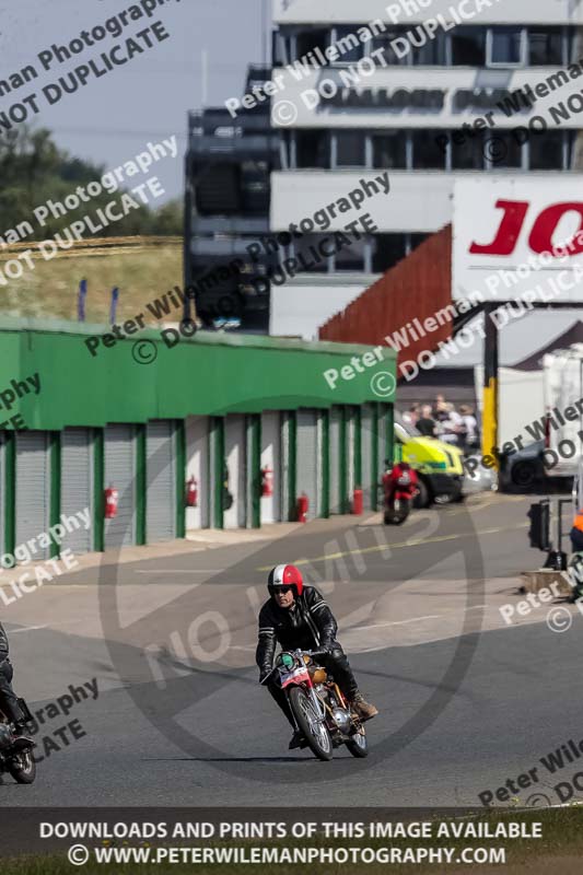 Vintage motorcycle club;eventdigitalimages;mallory park;mallory park trackday photographs;no limits trackdays;peter wileman photography;trackday digital images;trackday photos;vmcc festival 1000 bikes photographs