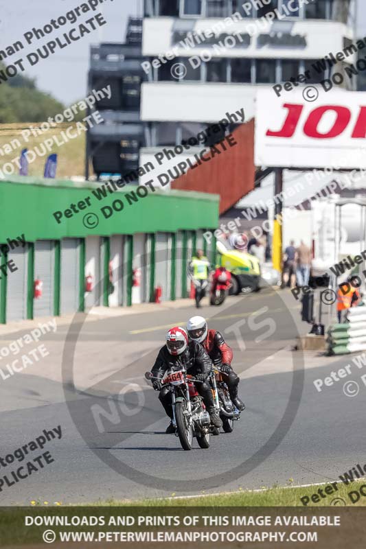 Vintage motorcycle club;eventdigitalimages;mallory park;mallory park trackday photographs;no limits trackdays;peter wileman photography;trackday digital images;trackday photos;vmcc festival 1000 bikes photographs