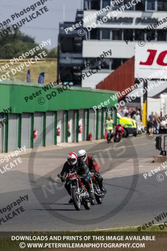 Vintage motorcycle club;eventdigitalimages;mallory park;mallory park trackday photographs;no limits trackdays;peter wileman photography;trackday digital images;trackday photos;vmcc festival 1000 bikes photographs