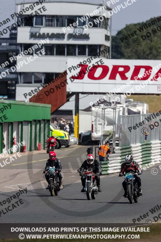 Vintage motorcycle club;eventdigitalimages;mallory park;mallory park trackday photographs;no limits trackdays;peter wileman photography;trackday digital images;trackday photos;vmcc festival 1000 bikes photographs