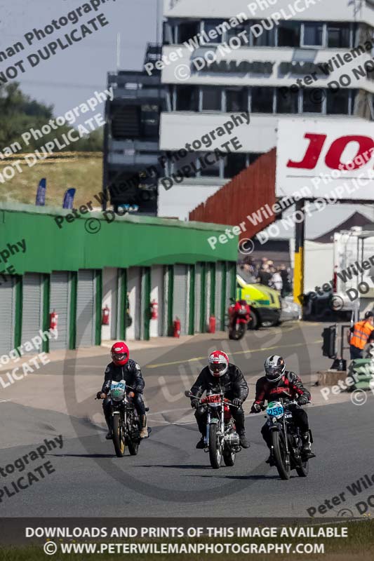 Vintage motorcycle club;eventdigitalimages;mallory park;mallory park trackday photographs;no limits trackdays;peter wileman photography;trackday digital images;trackday photos;vmcc festival 1000 bikes photographs