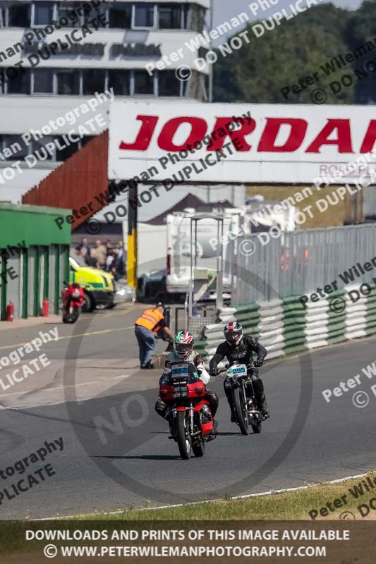 Vintage motorcycle club;eventdigitalimages;mallory park;mallory park trackday photographs;no limits trackdays;peter wileman photography;trackday digital images;trackday photos;vmcc festival 1000 bikes photographs