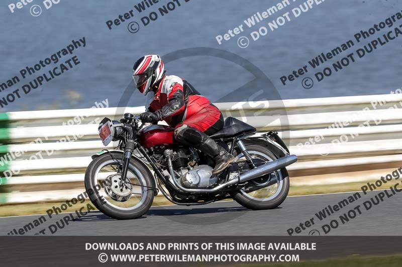 Vintage motorcycle club;eventdigitalimages;mallory park;mallory park trackday photographs;no limits trackdays;peter wileman photography;trackday digital images;trackday photos;vmcc festival 1000 bikes photographs
