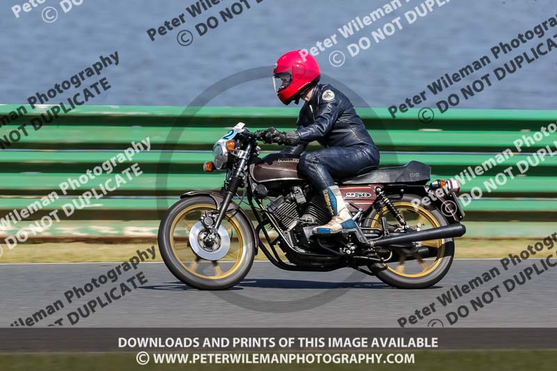Vintage motorcycle club;eventdigitalimages;mallory park;mallory park trackday photographs;no limits trackdays;peter wileman photography;trackday digital images;trackday photos;vmcc festival 1000 bikes photographs