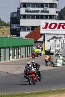 Vintage-motorcycle-club;eventdigitalimages;mallory-park;mallory-park-trackday-photographs;no-limits-trackdays;peter-wileman-photography;trackday-digital-images;trackday-photos;vmcc-festival-1000-bikes-photographs