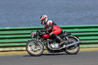 Vintage-motorcycle-club;eventdigitalimages;mallory-park;mallory-park-trackday-photographs;no-limits-trackdays;peter-wileman-photography;trackday-digital-images;trackday-photos;vmcc-festival-1000-bikes-photographs