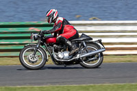 Vintage-motorcycle-club;eventdigitalimages;mallory-park;mallory-park-trackday-photographs;no-limits-trackdays;peter-wileman-photography;trackday-digital-images;trackday-photos;vmcc-festival-1000-bikes-photographs