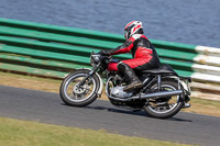 Vintage-motorcycle-club;eventdigitalimages;mallory-park;mallory-park-trackday-photographs;no-limits-trackdays;peter-wileman-photography;trackday-digital-images;trackday-photos;vmcc-festival-1000-bikes-photographs