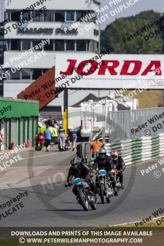 Vintage motorcycle club;eventdigitalimages;mallory park;mallory park trackday photographs;no limits trackdays;peter wileman photography;trackday digital images;trackday photos;vmcc festival 1000 bikes photographs