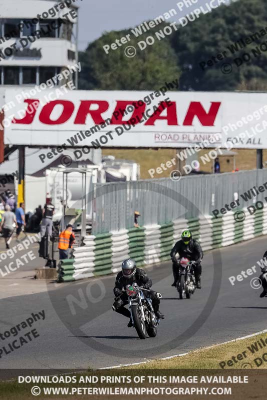 Vintage motorcycle club;eventdigitalimages;mallory park;mallory park trackday photographs;no limits trackdays;peter wileman photography;trackday digital images;trackday photos;vmcc festival 1000 bikes photographs