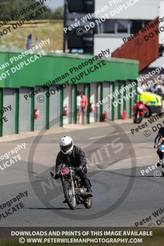 Vintage motorcycle club;eventdigitalimages;mallory park;mallory park trackday photographs;no limits trackdays;peter wileman photography;trackday digital images;trackday photos;vmcc festival 1000 bikes photographs
