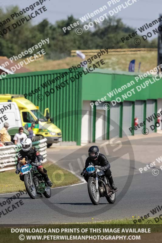 Vintage motorcycle club;eventdigitalimages;mallory park;mallory park trackday photographs;no limits trackdays;peter wileman photography;trackday digital images;trackday photos;vmcc festival 1000 bikes photographs