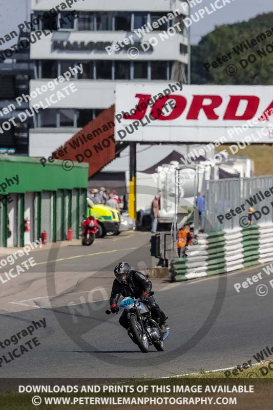 Vintage motorcycle club;eventdigitalimages;mallory park;mallory park trackday photographs;no limits trackdays;peter wileman photography;trackday digital images;trackday photos;vmcc festival 1000 bikes photographs