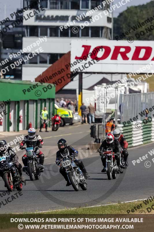 Vintage motorcycle club;eventdigitalimages;mallory park;mallory park trackday photographs;no limits trackdays;peter wileman photography;trackday digital images;trackday photos;vmcc festival 1000 bikes photographs