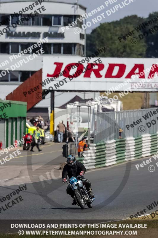 Vintage motorcycle club;eventdigitalimages;mallory park;mallory park trackday photographs;no limits trackdays;peter wileman photography;trackday digital images;trackday photos;vmcc festival 1000 bikes photographs