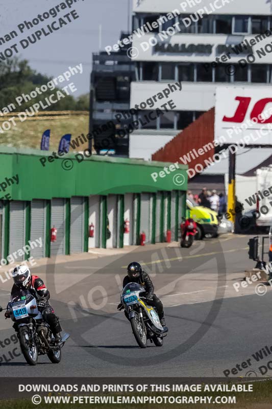 Vintage motorcycle club;eventdigitalimages;mallory park;mallory park trackday photographs;no limits trackdays;peter wileman photography;trackday digital images;trackday photos;vmcc festival 1000 bikes photographs