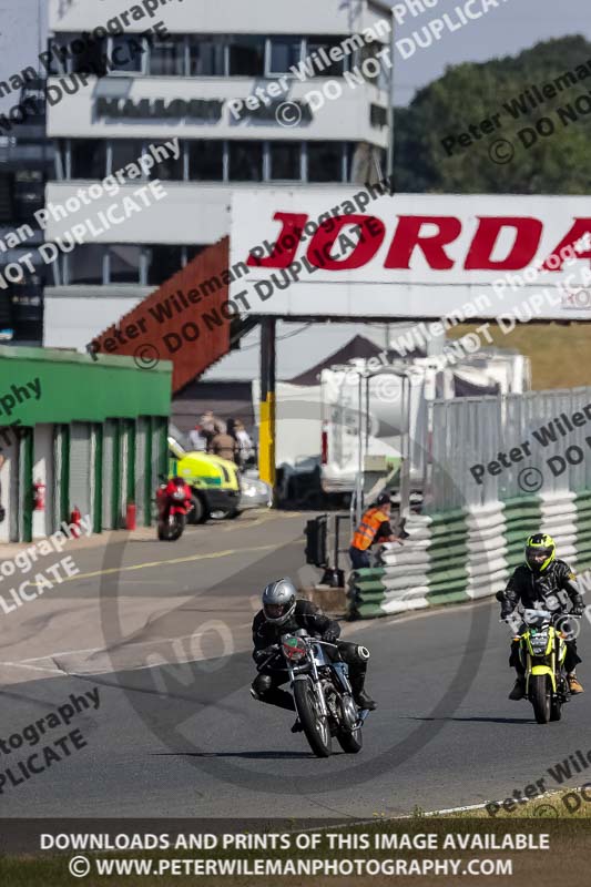 Vintage motorcycle club;eventdigitalimages;mallory park;mallory park trackday photographs;no limits trackdays;peter wileman photography;trackday digital images;trackday photos;vmcc festival 1000 bikes photographs