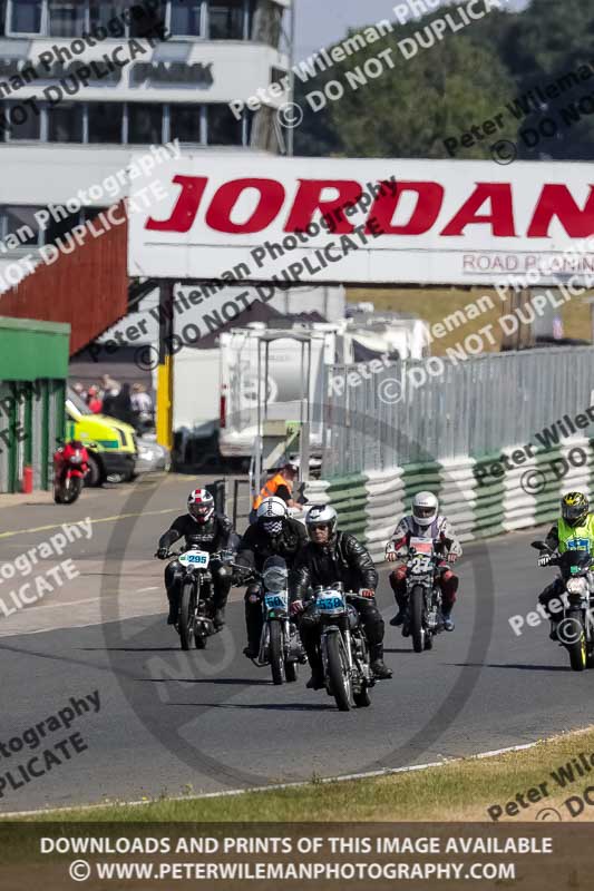 Vintage motorcycle club;eventdigitalimages;mallory park;mallory park trackday photographs;no limits trackdays;peter wileman photography;trackday digital images;trackday photos;vmcc festival 1000 bikes photographs