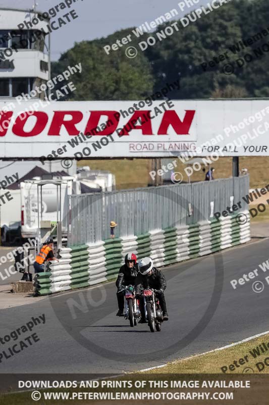 Vintage motorcycle club;eventdigitalimages;mallory park;mallory park trackday photographs;no limits trackdays;peter wileman photography;trackday digital images;trackday photos;vmcc festival 1000 bikes photographs