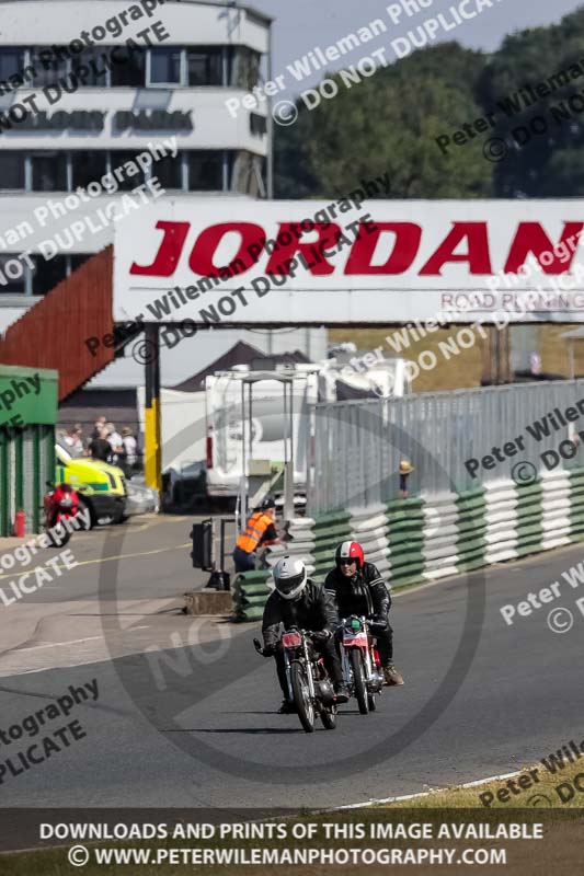 Vintage motorcycle club;eventdigitalimages;mallory park;mallory park trackday photographs;no limits trackdays;peter wileman photography;trackday digital images;trackday photos;vmcc festival 1000 bikes photographs