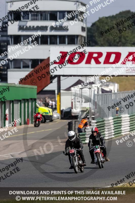 Vintage motorcycle club;eventdigitalimages;mallory park;mallory park trackday photographs;no limits trackdays;peter wileman photography;trackday digital images;trackday photos;vmcc festival 1000 bikes photographs