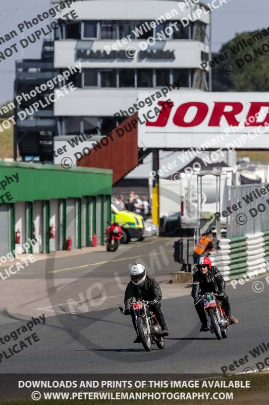 Vintage motorcycle club;eventdigitalimages;mallory park;mallory park trackday photographs;no limits trackdays;peter wileman photography;trackday digital images;trackday photos;vmcc festival 1000 bikes photographs
