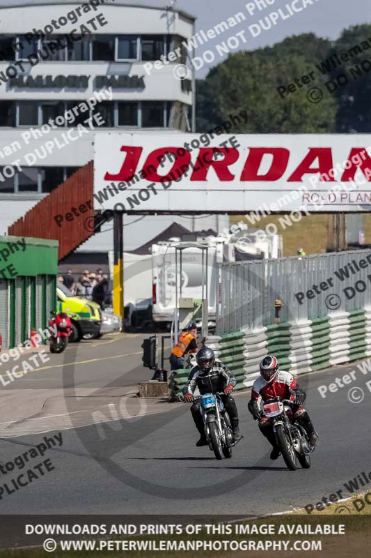 Vintage motorcycle club;eventdigitalimages;mallory park;mallory park trackday photographs;no limits trackdays;peter wileman photography;trackday digital images;trackday photos;vmcc festival 1000 bikes photographs