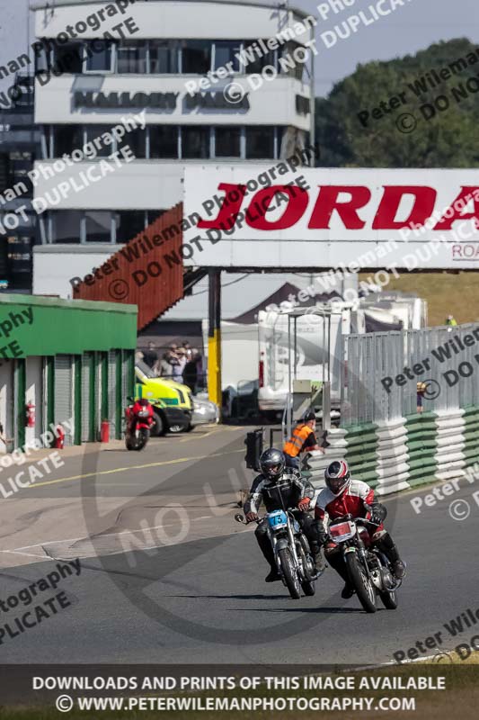 Vintage motorcycle club;eventdigitalimages;mallory park;mallory park trackday photographs;no limits trackdays;peter wileman photography;trackday digital images;trackday photos;vmcc festival 1000 bikes photographs