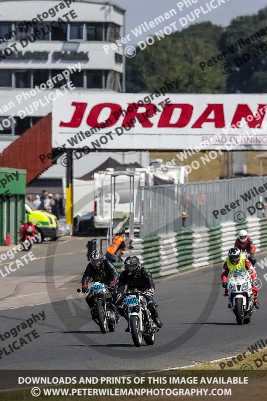 Vintage motorcycle club;eventdigitalimages;mallory park;mallory park trackday photographs;no limits trackdays;peter wileman photography;trackday digital images;trackday photos;vmcc festival 1000 bikes photographs