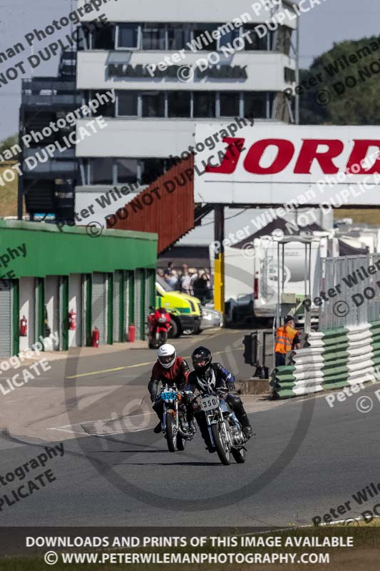 Vintage motorcycle club;eventdigitalimages;mallory park;mallory park trackday photographs;no limits trackdays;peter wileman photography;trackday digital images;trackday photos;vmcc festival 1000 bikes photographs