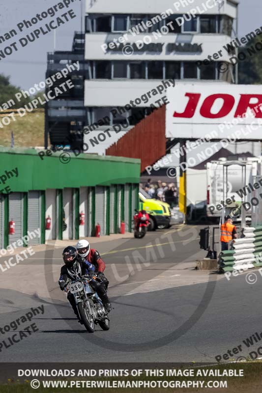 Vintage motorcycle club;eventdigitalimages;mallory park;mallory park trackday photographs;no limits trackdays;peter wileman photography;trackday digital images;trackday photos;vmcc festival 1000 bikes photographs