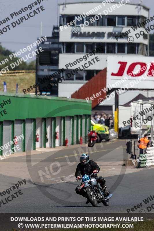 Vintage motorcycle club;eventdigitalimages;mallory park;mallory park trackday photographs;no limits trackdays;peter wileman photography;trackday digital images;trackday photos;vmcc festival 1000 bikes photographs