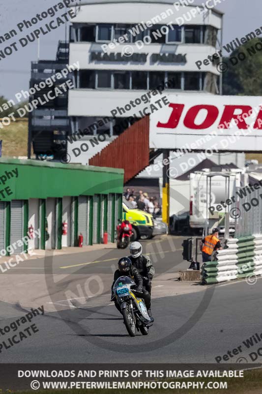 Vintage motorcycle club;eventdigitalimages;mallory park;mallory park trackday photographs;no limits trackdays;peter wileman photography;trackday digital images;trackday photos;vmcc festival 1000 bikes photographs