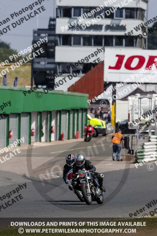 Vintage motorcycle club;eventdigitalimages;mallory park;mallory park trackday photographs;no limits trackdays;peter wileman photography;trackday digital images;trackday photos;vmcc festival 1000 bikes photographs