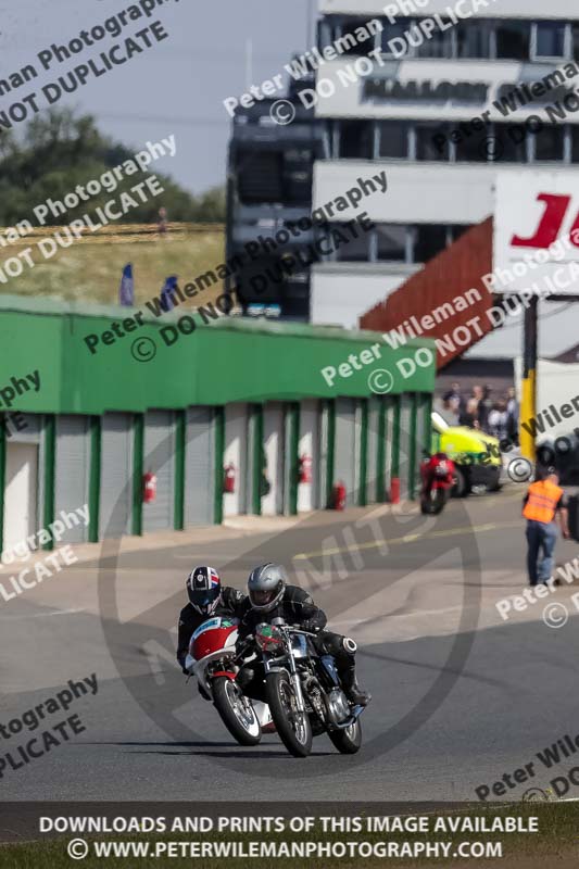 Vintage motorcycle club;eventdigitalimages;mallory park;mallory park trackday photographs;no limits trackdays;peter wileman photography;trackday digital images;trackday photos;vmcc festival 1000 bikes photographs