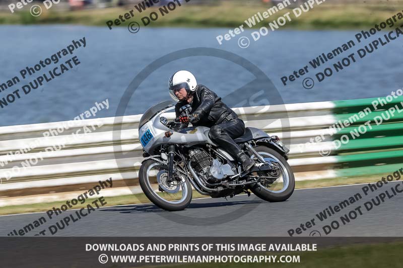 Vintage motorcycle club;eventdigitalimages;mallory park;mallory park trackday photographs;no limits trackdays;peter wileman photography;trackday digital images;trackday photos;vmcc festival 1000 bikes photographs
