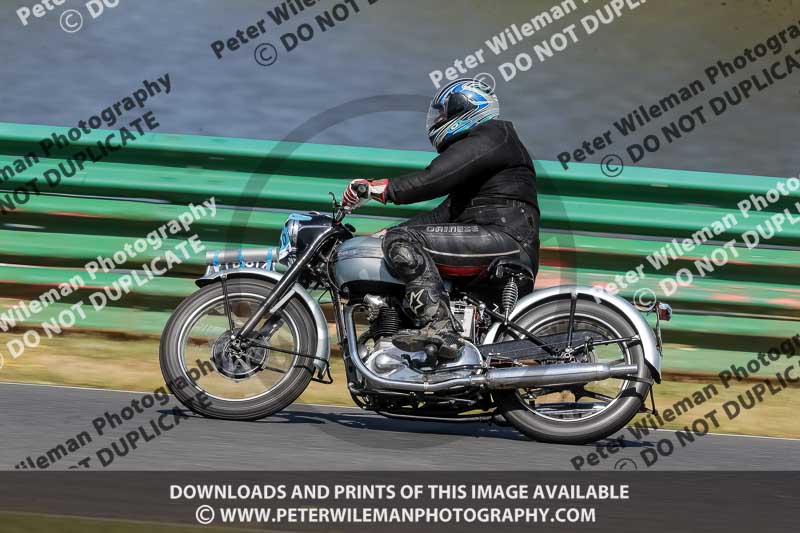 Vintage motorcycle club;eventdigitalimages;mallory park;mallory park trackday photographs;no limits trackdays;peter wileman photography;trackday digital images;trackday photos;vmcc festival 1000 bikes photographs