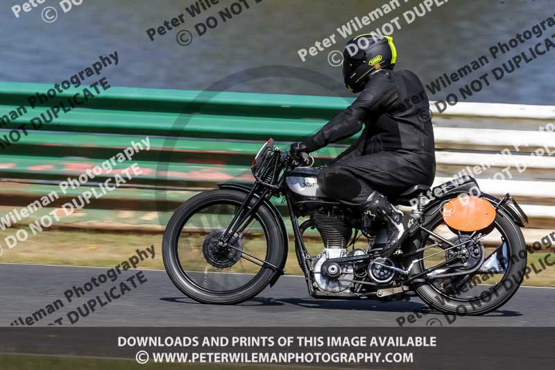Vintage motorcycle club;eventdigitalimages;mallory park;mallory park trackday photographs;no limits trackdays;peter wileman photography;trackday digital images;trackday photos;vmcc festival 1000 bikes photographs