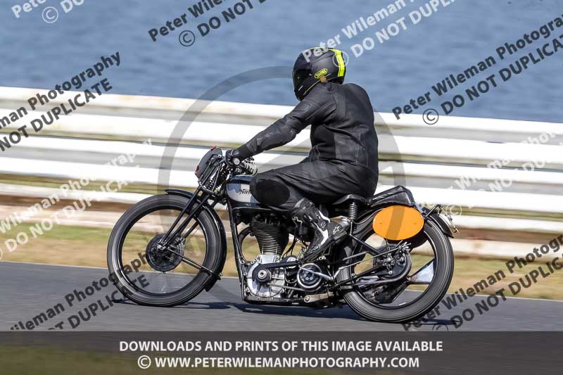 Vintage motorcycle club;eventdigitalimages;mallory park;mallory park trackday photographs;no limits trackdays;peter wileman photography;trackday digital images;trackday photos;vmcc festival 1000 bikes photographs
