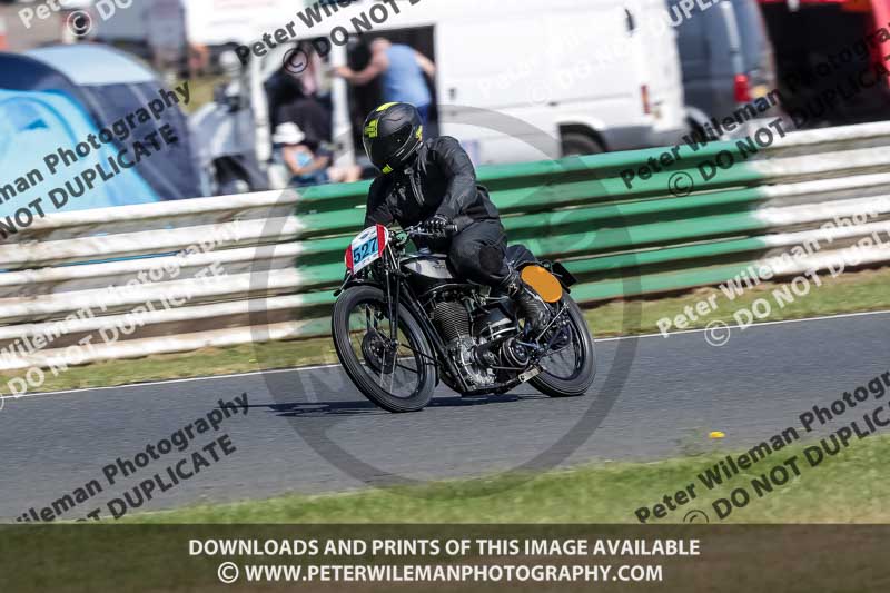 Vintage motorcycle club;eventdigitalimages;mallory park;mallory park trackday photographs;no limits trackdays;peter wileman photography;trackday digital images;trackday photos;vmcc festival 1000 bikes photographs