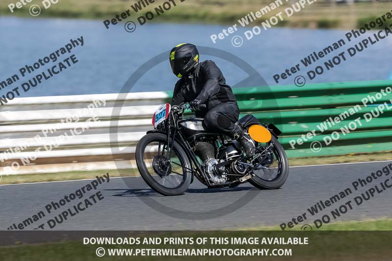 Vintage motorcycle club;eventdigitalimages;mallory park;mallory park trackday photographs;no limits trackdays;peter wileman photography;trackday digital images;trackday photos;vmcc festival 1000 bikes photographs