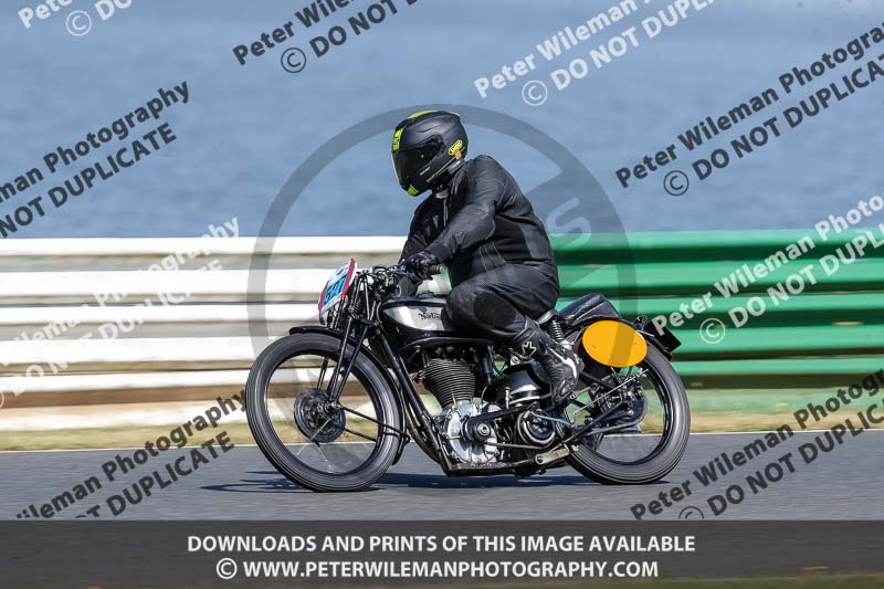 Vintage motorcycle club;eventdigitalimages;mallory park;mallory park trackday photographs;no limits trackdays;peter wileman photography;trackday digital images;trackday photos;vmcc festival 1000 bikes photographs