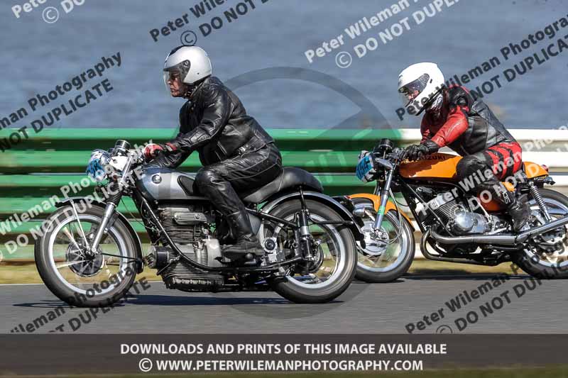 Vintage motorcycle club;eventdigitalimages;mallory park;mallory park trackday photographs;no limits trackdays;peter wileman photography;trackday digital images;trackday photos;vmcc festival 1000 bikes photographs