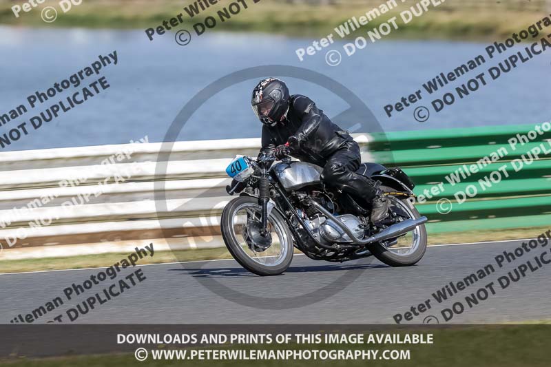 Vintage motorcycle club;eventdigitalimages;mallory park;mallory park trackday photographs;no limits trackdays;peter wileman photography;trackday digital images;trackday photos;vmcc festival 1000 bikes photographs